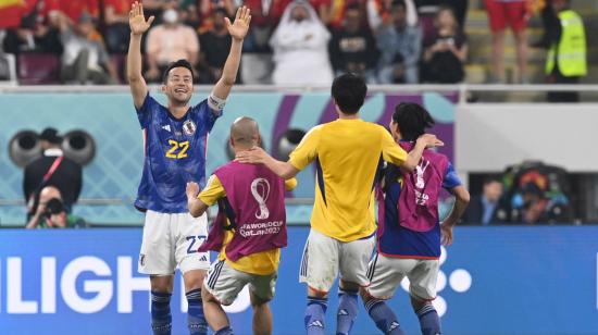 Los jugadores japoneses festejan el triunfo ante España, el 1 de diciembre de 2022.