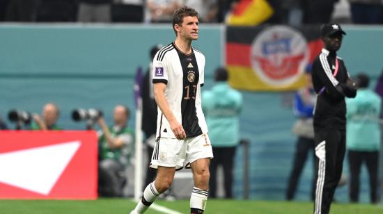 Thomas Müller, de Alemania, se retira de la cancha después del partido ante Costa Rica, el 1 de diciembre de 2022.