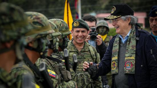 El presidente Guillermo Lasso en un evento con las Fuerzas Armadas, en Tulcán, el 1 de diciembre de 2022.