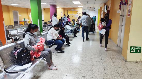 Pacientes en el Hospital Baca Ortiz, el 6 de diciembre de 2022.