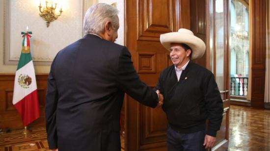 El presidente de México, Andrés López, junto al entonces mandatario de Perú, Pedro Castillo, el 18 de septiembre de 2021.