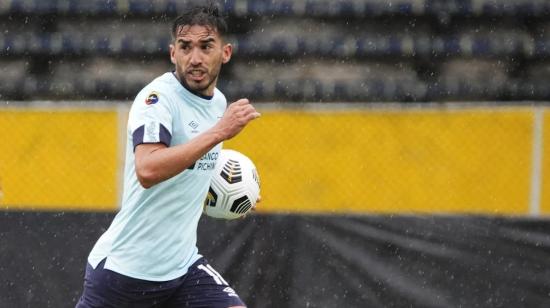 Lisandro Alzugaray festejaba un gol convertido con Universidad Católica en Quito.