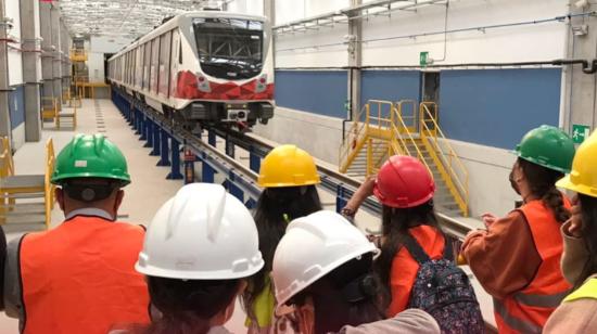 Uno de los trenes del Metro de Quito, en diciembre de 2022.