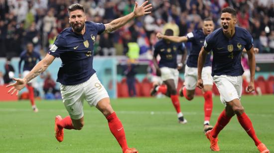 Olivier Giroud festeja el segundo gol de Francia, ante Inglaterra, el 10 de diciembre de 2022. 