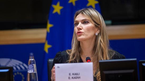 Imagen referencial de la detenida parlamentaria europea Eva Kaili, en una sesión en Bruselas, en diciembre de 2022. 