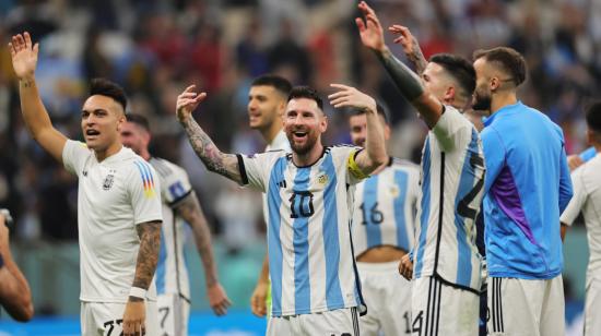 Los futbolistas argentinos festejan el triunfo ante Croacia, el 13 de diciembre de 2022.