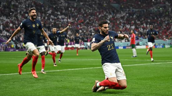 Theo Hernández, de Francia, festeja su gol ante Marruecos en el Mundial de Qatar, el 14 de diciembre de 2022.
