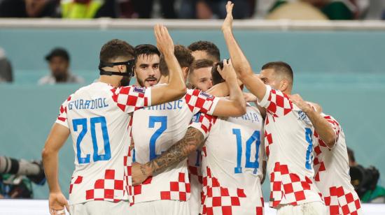 Mislav Oršić y sus compañeros croatas festejan el 2-1 ante Marruecos por el tercer puesto de la Copa del Mundo, el 17 de diciembre de 2022.