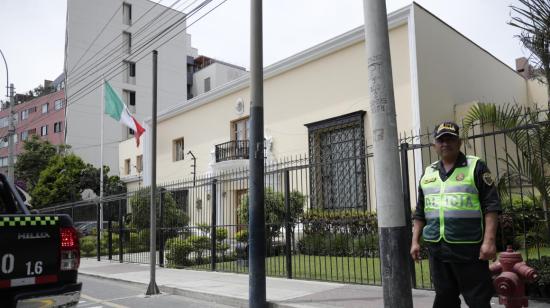 Vista de la sede de la Embajada de México, en Lima, Perú, el 19 de diciembre de 2022.