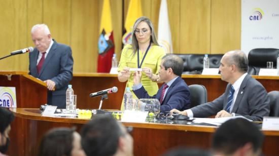 La Delegación Provincial de Pichincha realizó el sorteo para determinar el orden de los debates, este 21 de diciembre de 2022.