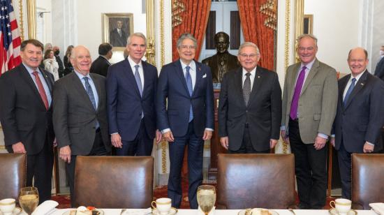 Reunión de los senadores de Estados Unidos con el presidente Guillermo Lasso en el Senado, el 20 de diciembre de 2022. Hablaron del acuerdo comercial entre ambos países.