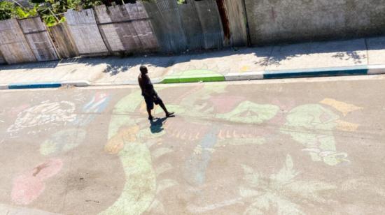 Calle del Guasmo Sur donde está pintado el símbolo que identifica a la banda de Los Lagartos. 
