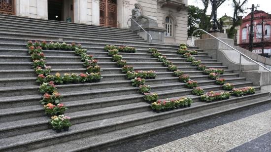 Arreglo floral en el Museo Pelé, dedicado a su amplia carrera futbolística en Santos (Brasil), el 30 de diciembre de 2022.