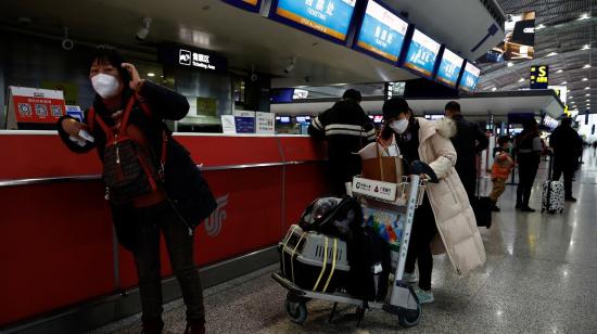 Viajeros en el aeropuerto internacional de Chengdu, provincia de Sichuan (China), el 30 de diciembre de 2022. 