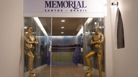 Fotografía del nicho que ocupa la leyenda del fútbol Pelé, en el cementerio Memorial Necróplis Ecuménica.