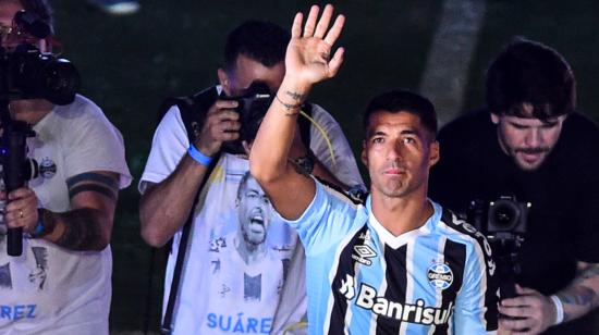 El delantero uruguayo Luis Suárez es presentado a los aficionados del Gremio, en la ciudad de Porto Alegre, el 4 de enero de 2023.