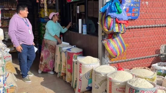 Comerciantes en el Mercado Mayorista, en Quito, el 29 de diciembre de 2022. 