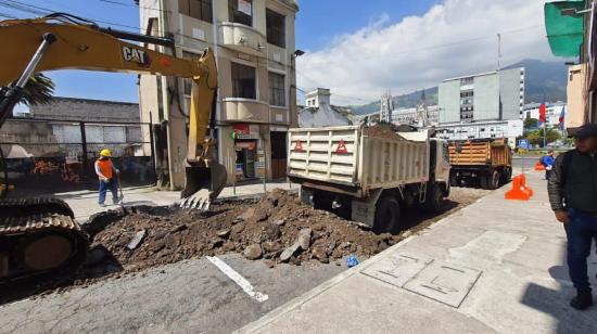 Repavimentación de calles en el centro de Quito, este 10 de enero de 2023.