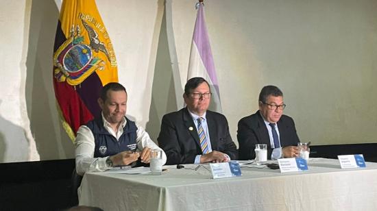 Rueda de prensa del ministro de Agricultura, Bernardo Manzano, el 9 de enero de 2023, en Guayaquil, donde confirmó dos nuevos casos de influenza aviar en el país.