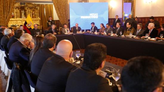 Instalación de la primera mesa productiva sobre Agencias de control y competitividad, en el Palacio de Carondelet, el 10 de enero de 2023. 