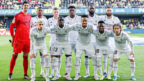 Los futbolistas del Real Madrid posan para una foto antes de enfrentar al Villarreal, el 7 de enero de 2023.