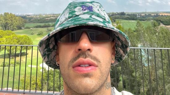 Parece Bad Bunny, pero no sabe ni canta igual. Es Ferxxo, que llegará a Ecuador con su 'flow' callejero. 