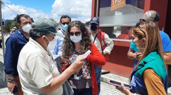 Atención a los jubilados en un Centro de Atención del Adulto Mayor del IESS, en Quito, el 29 de mayo de 2021.