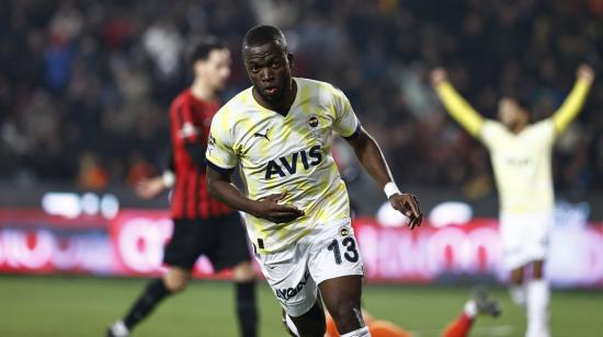 Enner Valencia festeja un gol con el Fenerbahce, por la Superliga turca, el 15 de enero de 2023.