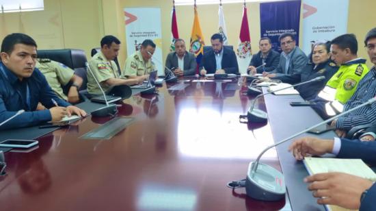 Autoridades del gobierno de Ecuador y Colombia se reunieron el 16 de enero de 2023 por la emergencia vial en Colombia.