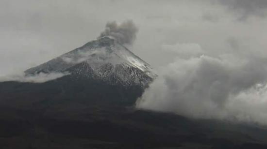 Imagen del monitoreo de la actividad del volcán Cotopaxi, el 17 de enero de 2023.