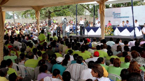 El expresidente Rafael Correa durante una visita a la hacienda La Clementina en 2013.