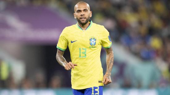 Dani Alves durante el partido de octavos de final de la Copa Mundial de Qatar 2022 entre Brasil y la República de Corea en el Estadio 974, el 5 de diciembre de 2022.