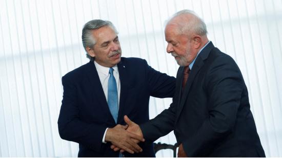 Los presidentes de Argentina y Brasil, Alberto Fernández, y Lula da Silva, respectivamente, en un encuentro en Brasilia, el 2 de enero de 2023. 