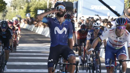 El ciclista colombiano, Fernando Gaviria (Movistar Team), celebra luego de ganar la Etapa 4 de la  Vuelta a San Juan, el 25 de enero de 2023.