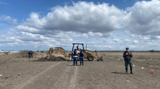 Policía allanó terrenos ubicados en Chanduy y Salinas, donde se encontraron tres pistas clandestinas utilizadas para el envío de drogas al exterior. Santa Elena, 27 de enero de 2023.