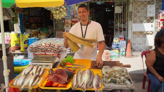 Vicente Menéndez es uno de los vendedores de mariscos afectados por el incendio en el mercado de Durán. Guayas, 25 de enero de 2023.