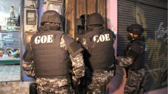 La Policía detuvo a dos personas en Quito en un operativo contra la trata de personas realizado en Ecuador y en Perú, el 18 de junio de 2021.