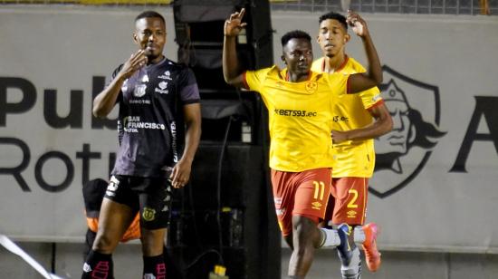 Daniel Segura celebra su gol en el partido de Aucas ante Técnico Universitario, el 27 de enero de 2023.