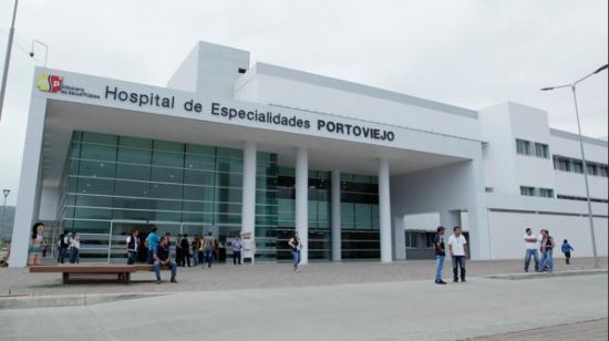 Fachada del hospital de Especialidades de Portoviejo, donde se recuperan la jueza y el secretario judicial que fueron baleados en Paján, el 30 de enero de 2023.