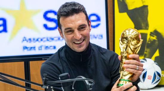 El entrenador de la selección de Argentina, Lionel Scaloni, durante el homenaje que le ha rendido la Federación de Fútbol de las Islas Baleares (FFIB).