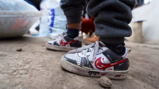 Los pies del niño maltratado en Ambato, el 31 de enero de 2023. 