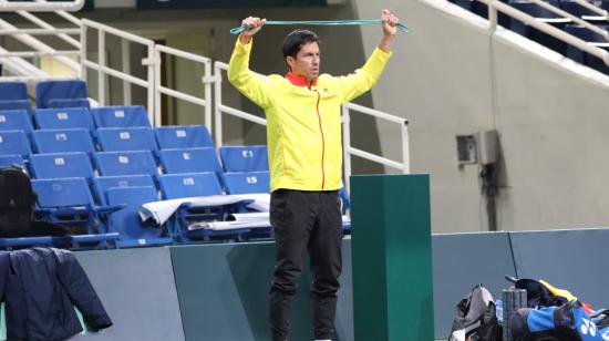El tenista ecuatoriano Gonzalo Escobar, durante un entrenamiento en Atenas, el 1 de febrero de 2023. 