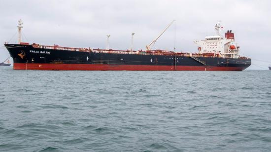 Imagen referencial de un buque petrolero para venta spot de petróleo.