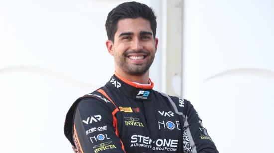 Juan Manuel Correa luce el uniforme del Van Amersfoort Racing, antes de empezar la temporada.