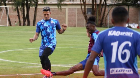 Los jugadores de El Nacional durante el entrenamiento del 7 de febrero, antes del partido contra Nacional Potosí por la Fase 1 de la Copa Libertadores 2023.