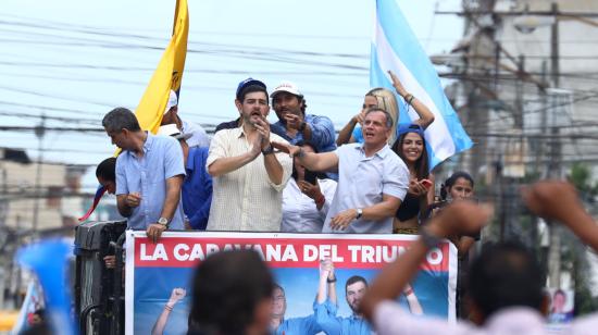 Aquiles Álvarez en una caravana en las calles de Guayaquil, 6 de febrero de 2023.