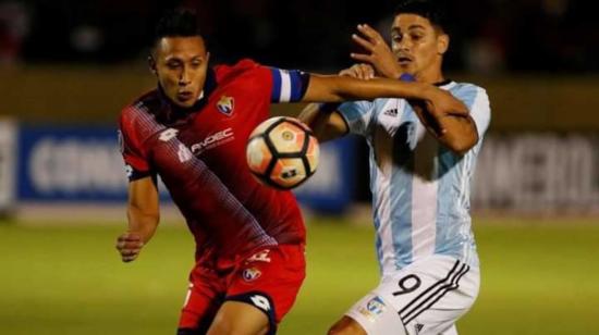 El Nacional jugó ante Atlético Tucumán en el estadio Olímpico Atahualpa el 7 de febrero de 2017.