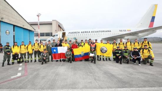 Imagen oficial del grupo de bomberos ecuatorianos, que viajó a Chile, el 9 de febrero de 2023. 