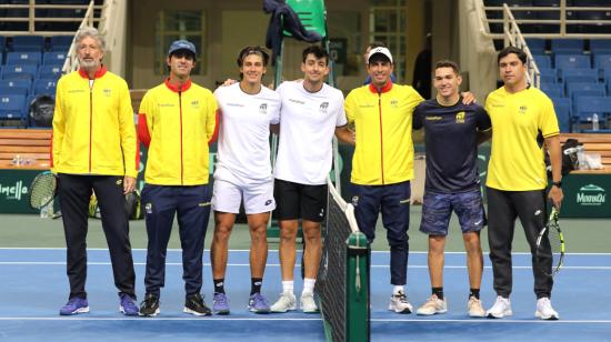 La selección de Ecuador, previo a la serie ante Grecia por la Copa Davis, el 2 de febrero de 2023.