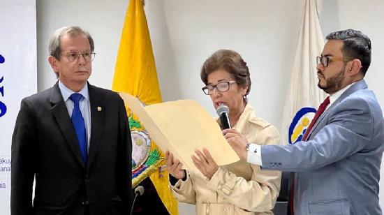 Gina Aguilar, nueva presidenta del CPCCS, posesiona a Teddy Tama como vicepresidente de la entidad, el 11 de febrero de 2023.